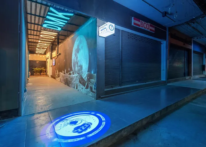 Space Station Hostel *